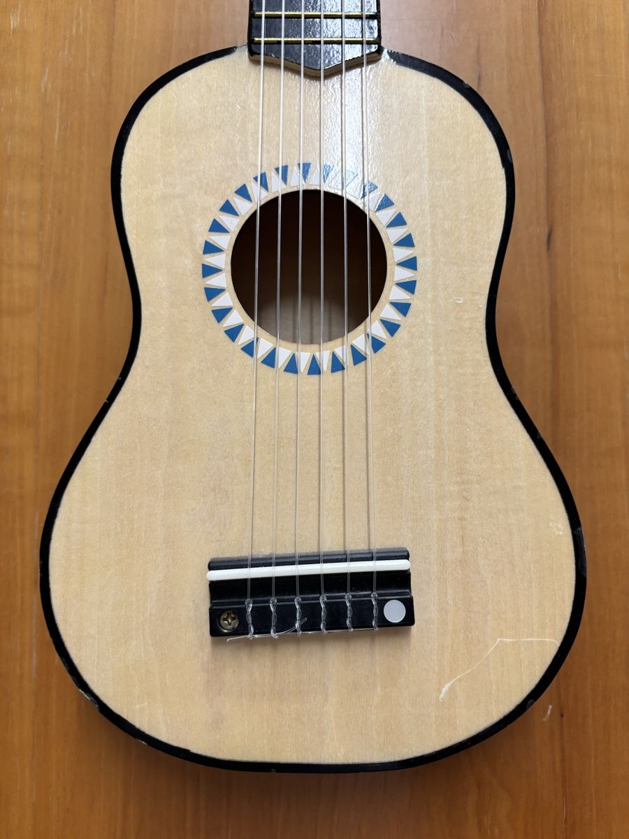 Instruments de musique: Ukulele / Gitarre Holz Hellblau Kinder | Gebraucht – D'occasion à Suhr par twt_gb7n 1