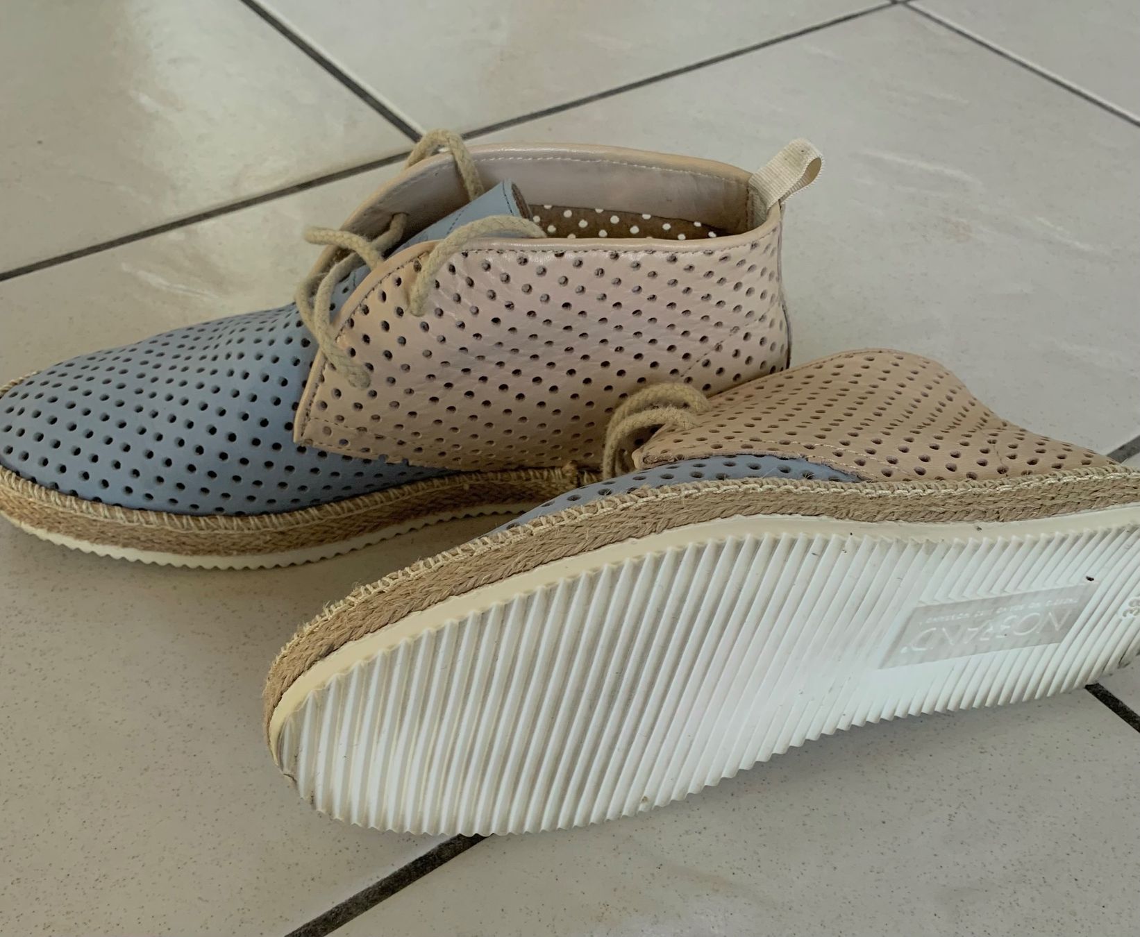 Scarpe da donna: NOBRAND ECLIPSE - Sportlicher Schnürer hellblau/rosa Gr. 38 – Usato da Sursee venduto da escape62 1