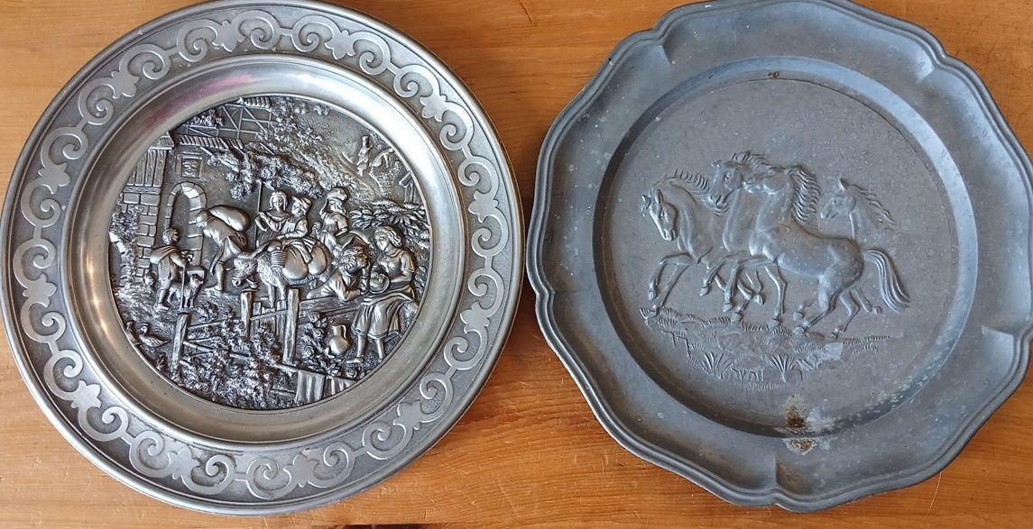 Toutes les décorations: 2 Zinn Teller mit Relief – D'occasion à Maloja par ato85