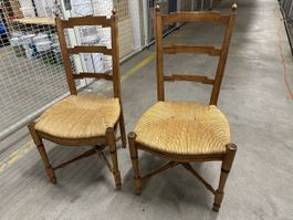 2x schöne antike Tessiner Stühle mit Strohgeflecht
