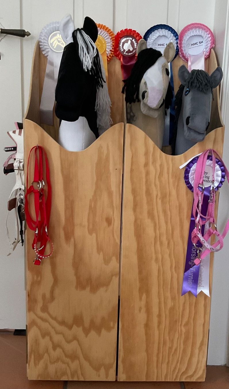 Giocattoli: Hobby Horse Stall Holz – Nuovo (secondo la descrizione) da Kilchberg ZH venduto da family-affair