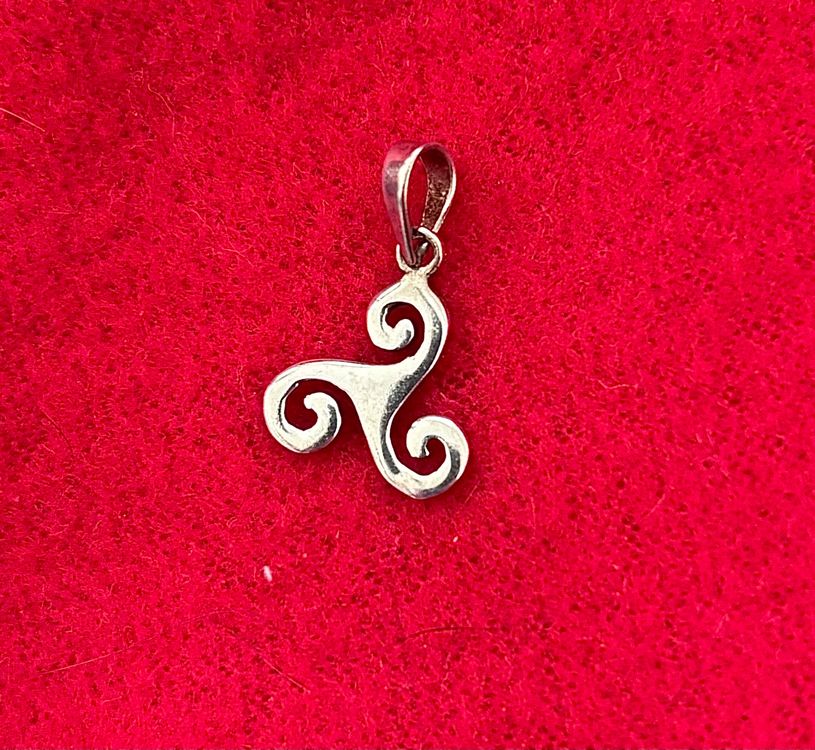 Pendentif Triskell - Carré 35x35mm - étain finition argent 925 - Avec ou sans chaine - France