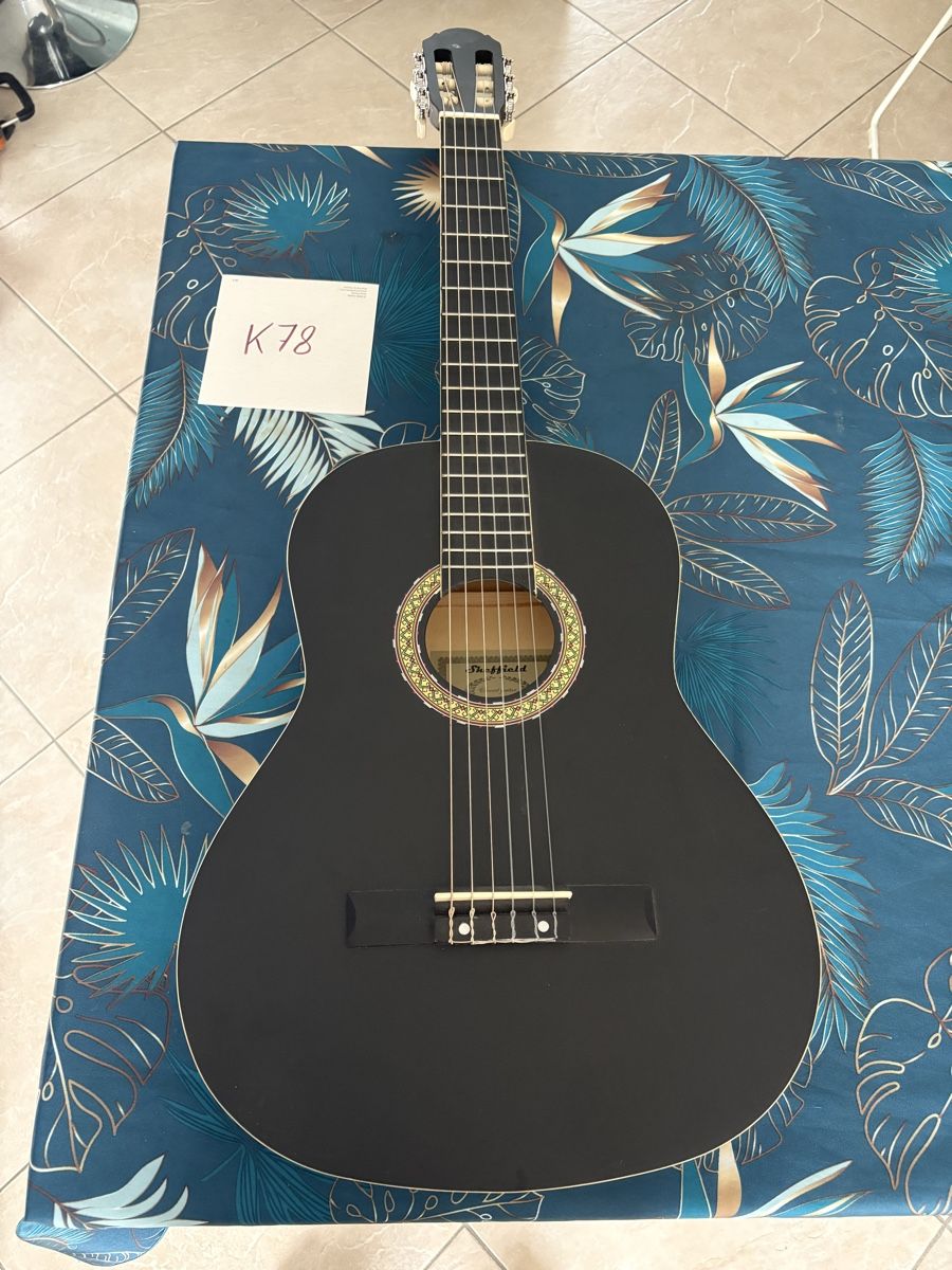 Instruments de musique: Guitare Sheffield noir  – D'occasion à Cugy FR par K78