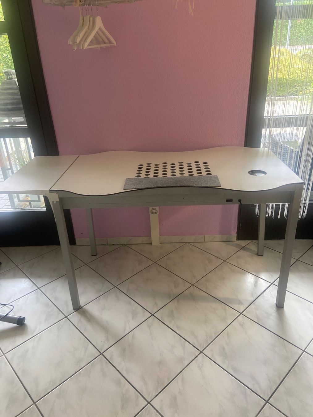 Tavoli: Arbeitstisch Nailstudio Tisch mit Absaugung – Usato da Urdorf venduto da JcdS