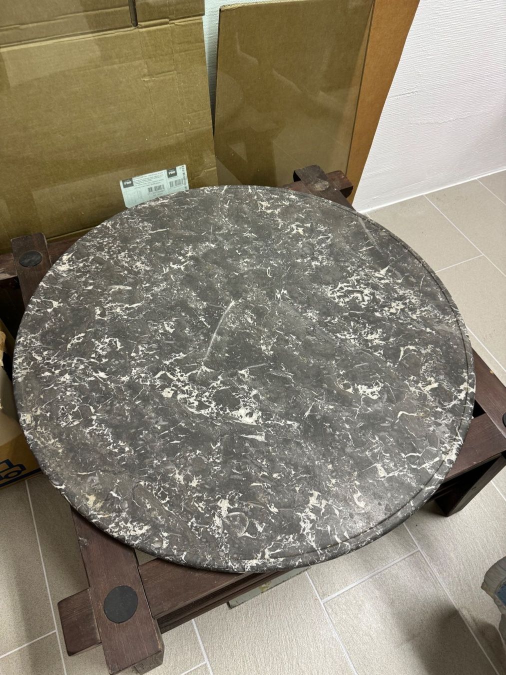 Tavoli: Table Ronde et Demi-coup en Marbre Noir Empire – Usato da Gsteig b. Gstaad venduto da Auctionly 2
