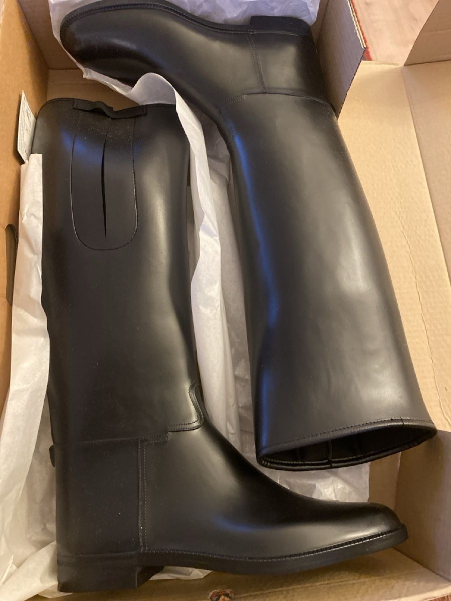 Bottes de soin: Bottes d’équitation taille 43 neuf – Neuf avec emballage d'origine à Cortaillod par dyl_7j58
