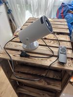 Projektor mit Fernbedienung