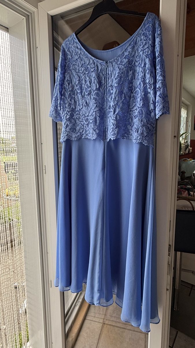 Robes: Cocktail Kleid Vera Mont Grösse 46 – D'occasion à Dettighofen (Lengwil) par Dolol 1