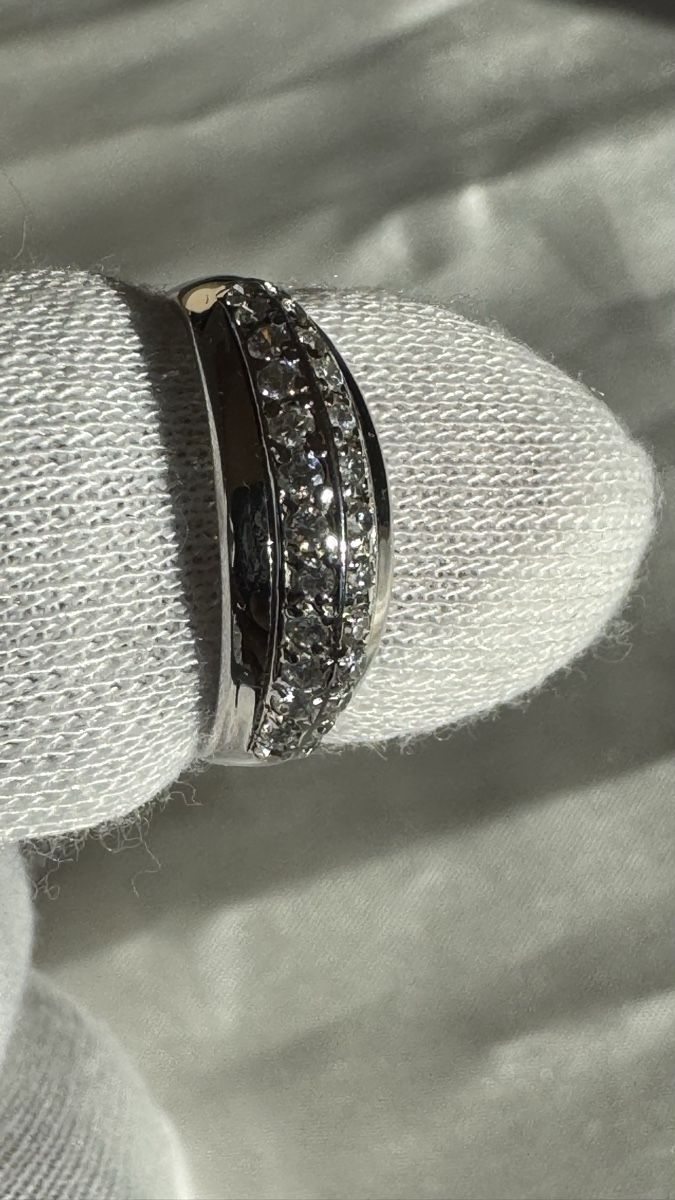 Ringe: Ring 18K Weissgold mit Diamanten – Gebraucht aus Untersiggenthal von TimeandShine