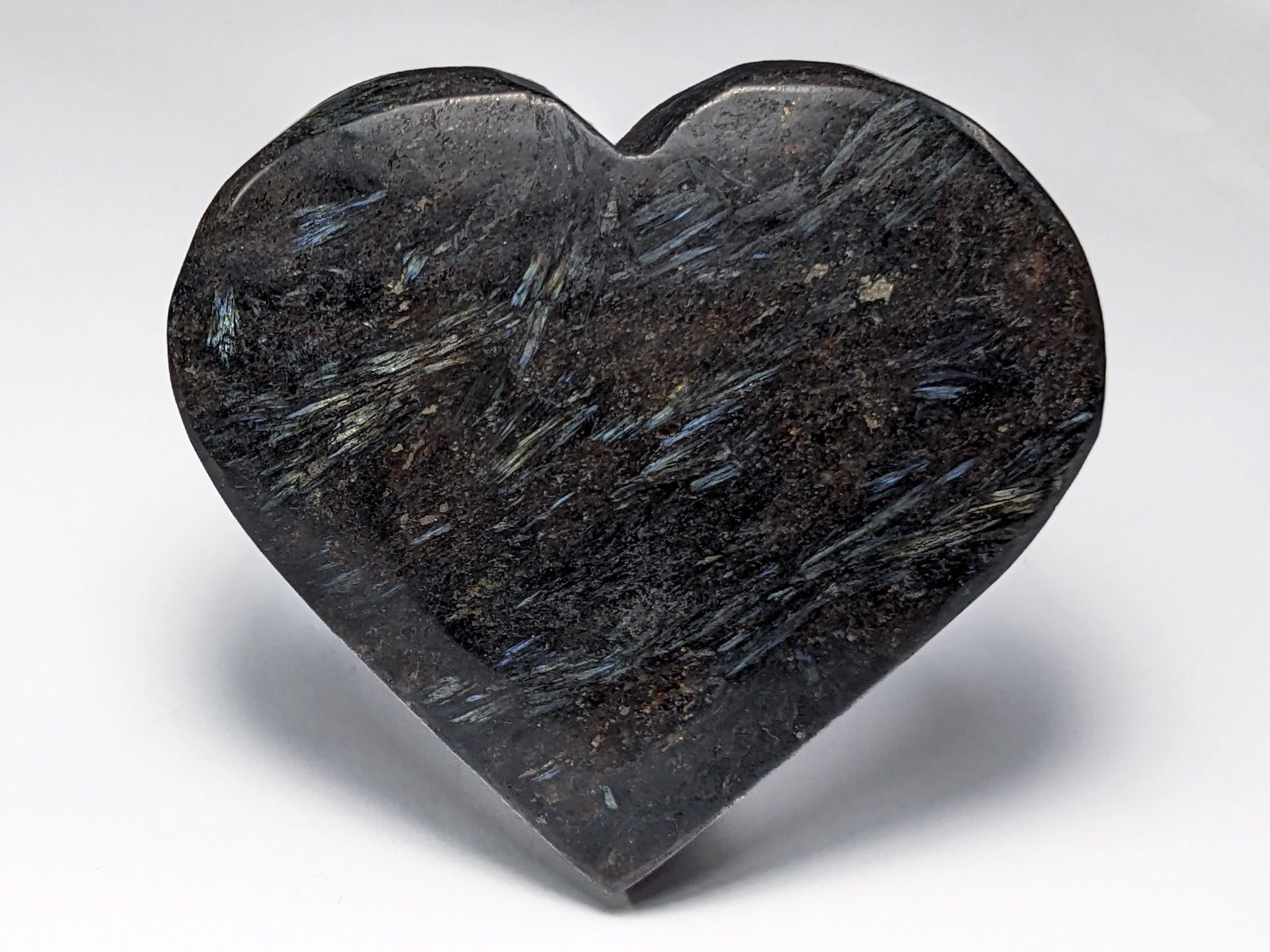 Minerali & Pietre curative: Astrophyllit Herz 64mm 115 Gramm – Nuovo e nell'imballaggio originale da Meilen venduto da StoneGarden