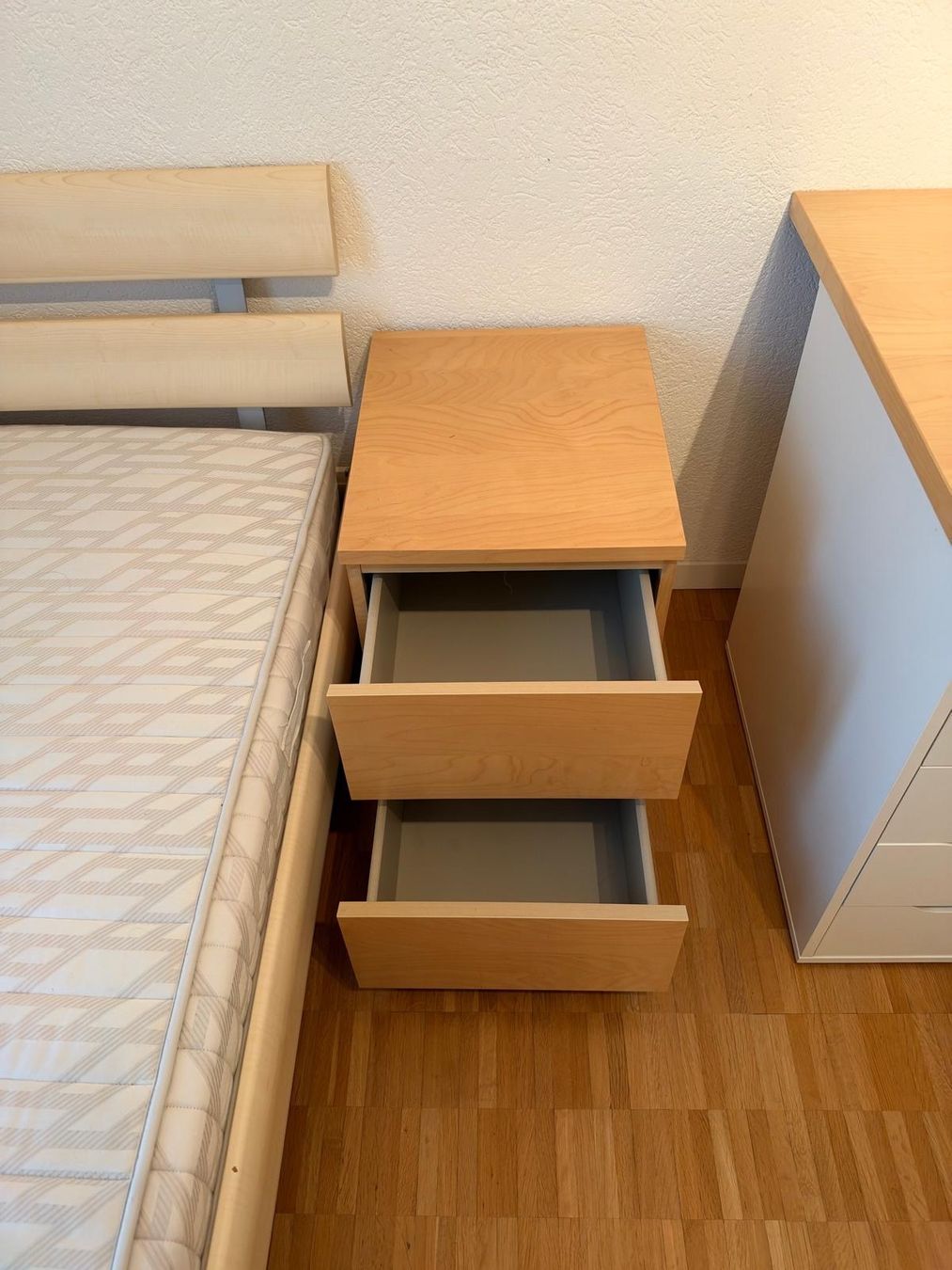 Nachttische: Nachttisch aus Holz – Gebraucht aus Bremgarten AG von bbu_vsg9 1