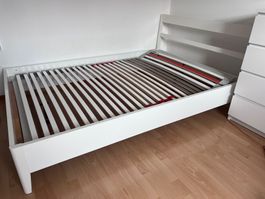 Bett "Jules" 140x200 weiss mit Lattenrost und Matratze