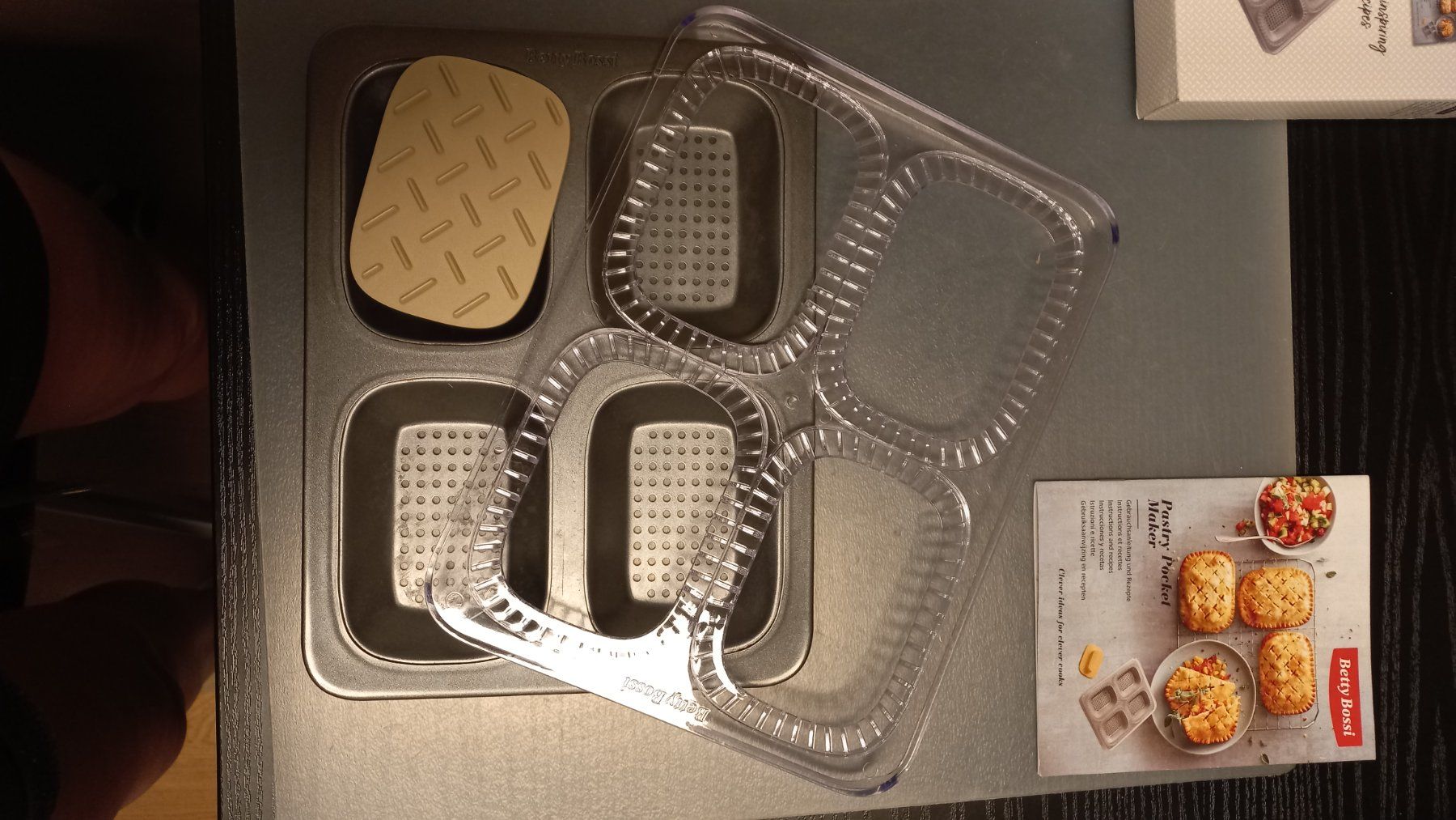 Betty Bossi Moules à gâteaux: Betty Bossi Pastry Pocket Maker – D'occasion à Luthern par JanK_ 1