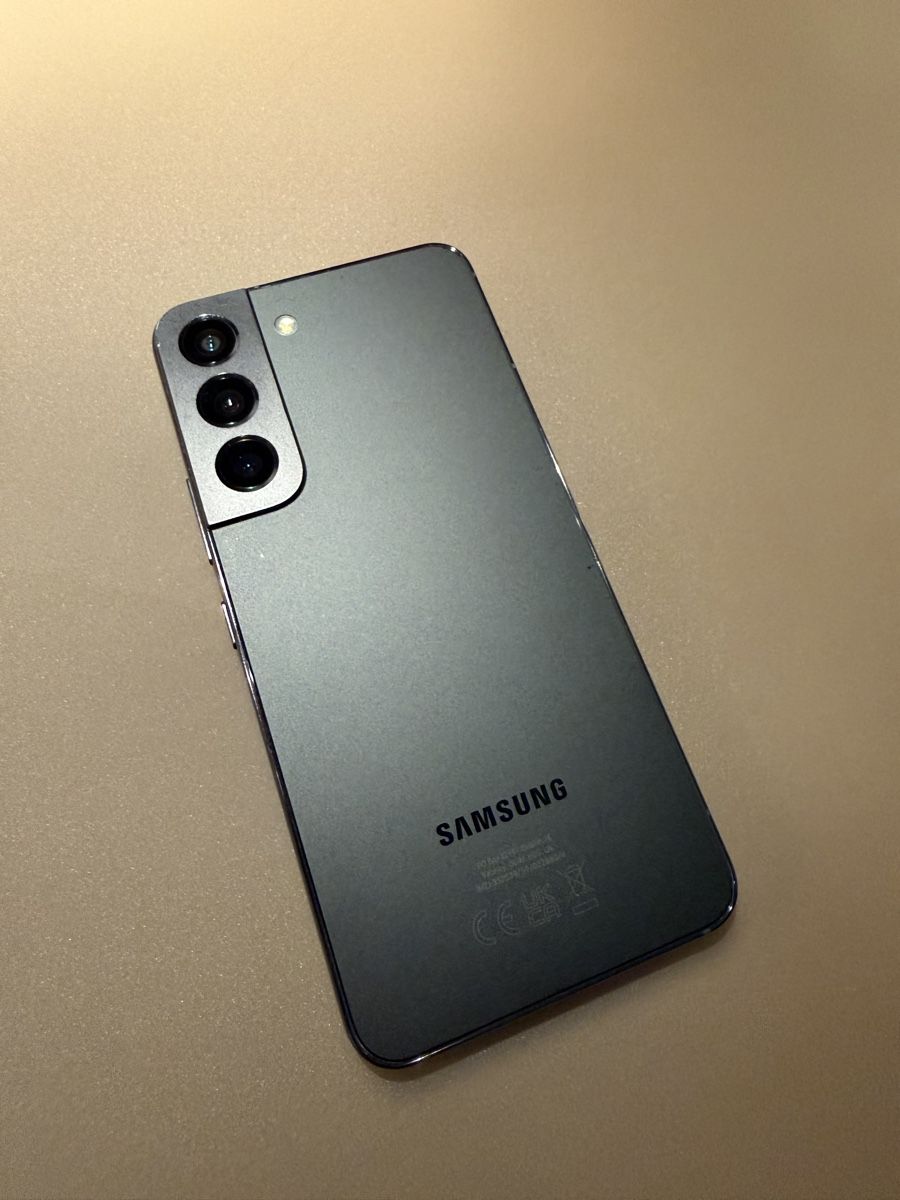 Samsung Handys / Smartphones: Samsung Galaxy S22, 128GB, phantom black – Gebraucht aus Hägendorf von FRESHANDFRIENDLY