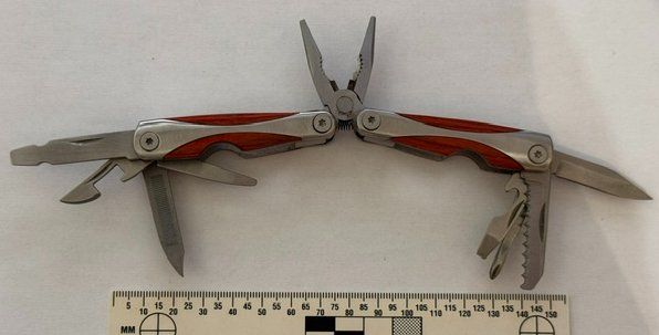 Tous les outils: 1 Multitool mit Holzgriff – Neuf (Voir description) à Zürich par Policepatch 2