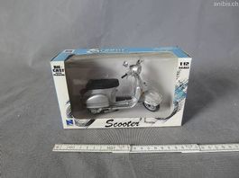 NewRay Scooter Motorcycle 1:12 Scale