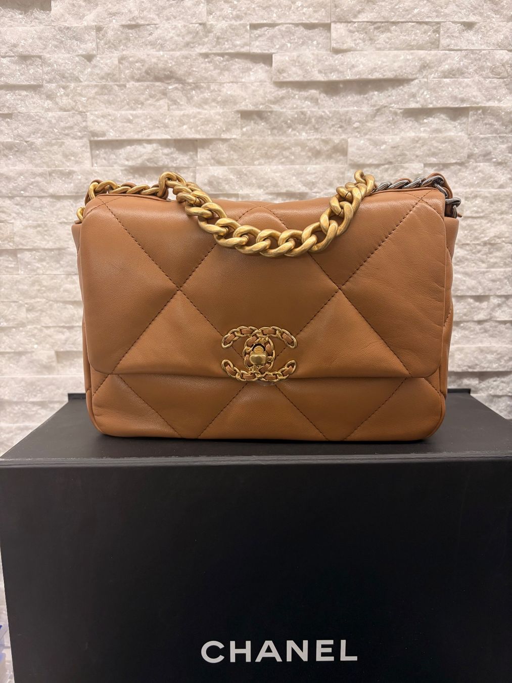 Chanel Borse da donna: Chanel 19 caramel Neu. Small – Nuovo (secondo la descrizione) da Zürich venduto da Loveluxery 1