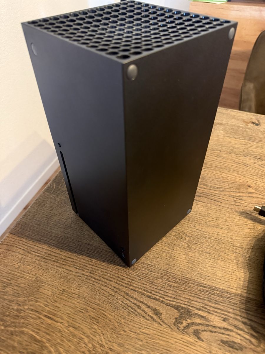 Microsoft Consoles: Xbox Series X 1TB + Game + Headset – D'occasion à Aadorf par Apoly 2