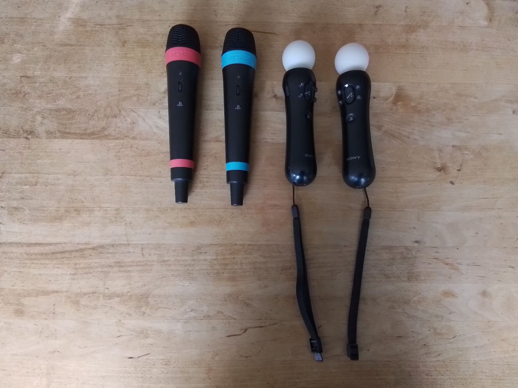 Sony Microfoni: Lot 2 microphones et 2 manettes PS Move – Usato da Courgenay venduto da Romano-Athletics