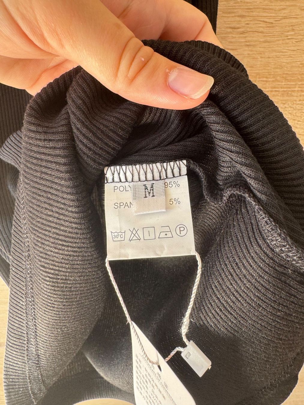 Robes: Robe noire sporty – Neuf (Voir description) à Montreux par Izapeche811 4