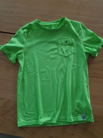 Kinder T-Shirt hellgrün Grösse 134/140 neuwertig