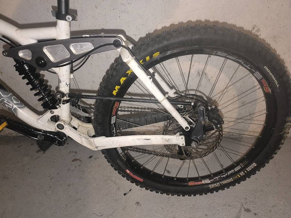 Kona Biciclette: Vélo DH Kona Stinky 2008 – Usato da Ecublens VD venduto da mor_lqc5 4