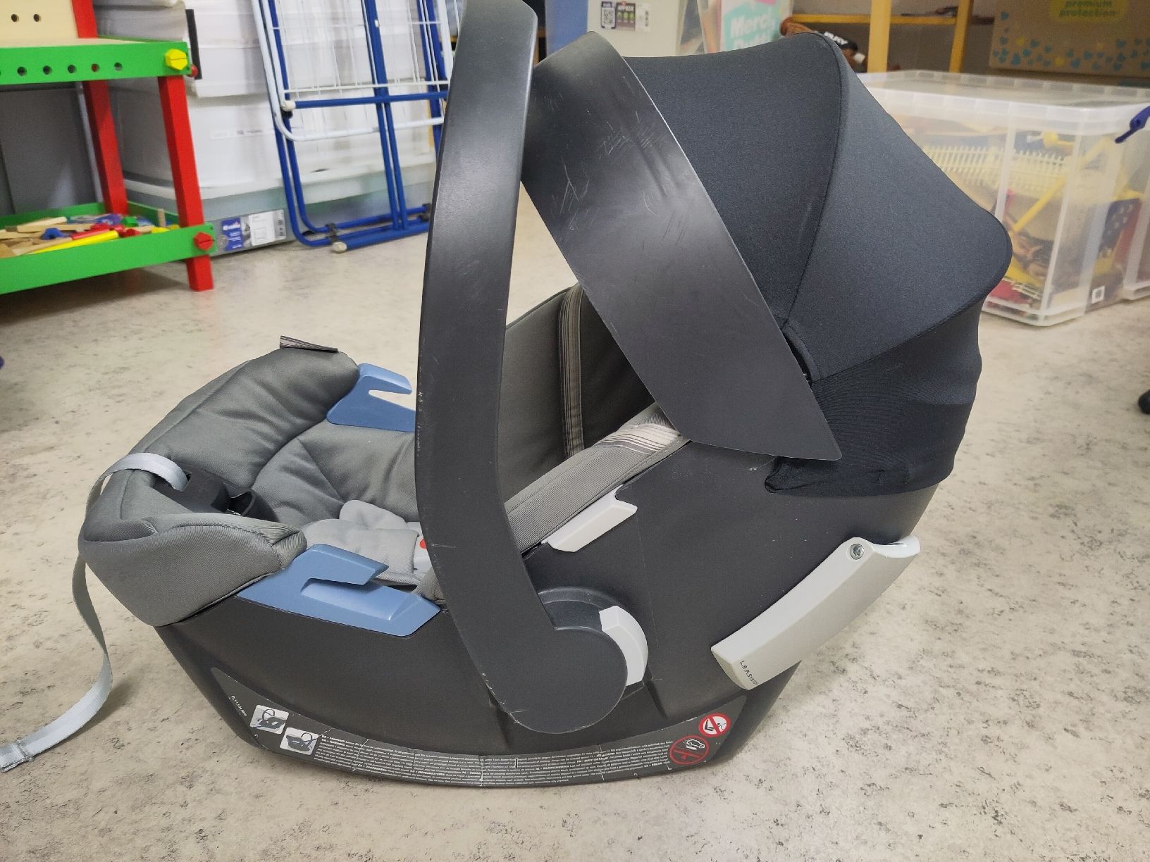 Cybex Seggiolini per auto: Cybex Babyschale Aton 5, Grau – Usato da Dättlikon venduto da nad_6j6c 2