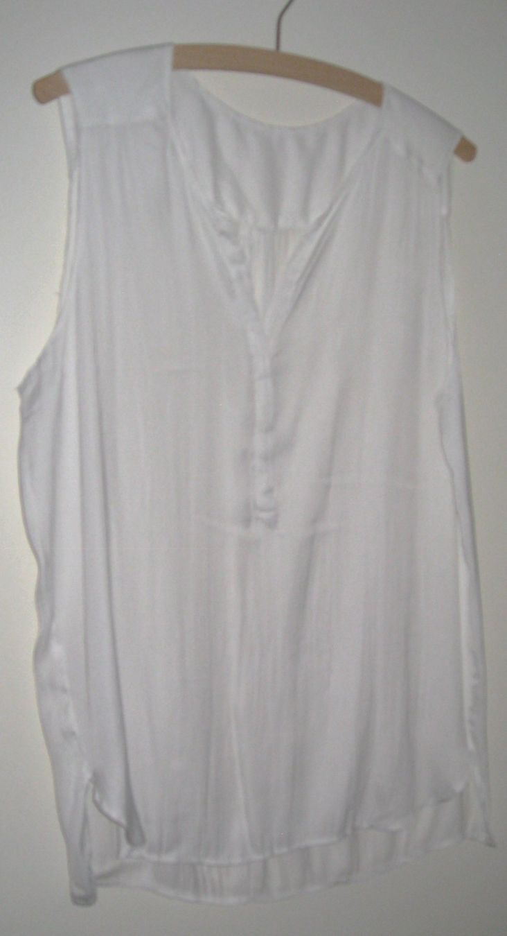 Camicette: Bluse weiss ohne Arm Gr. L – Usato da Flüelen venduto da Diversicum-Textil