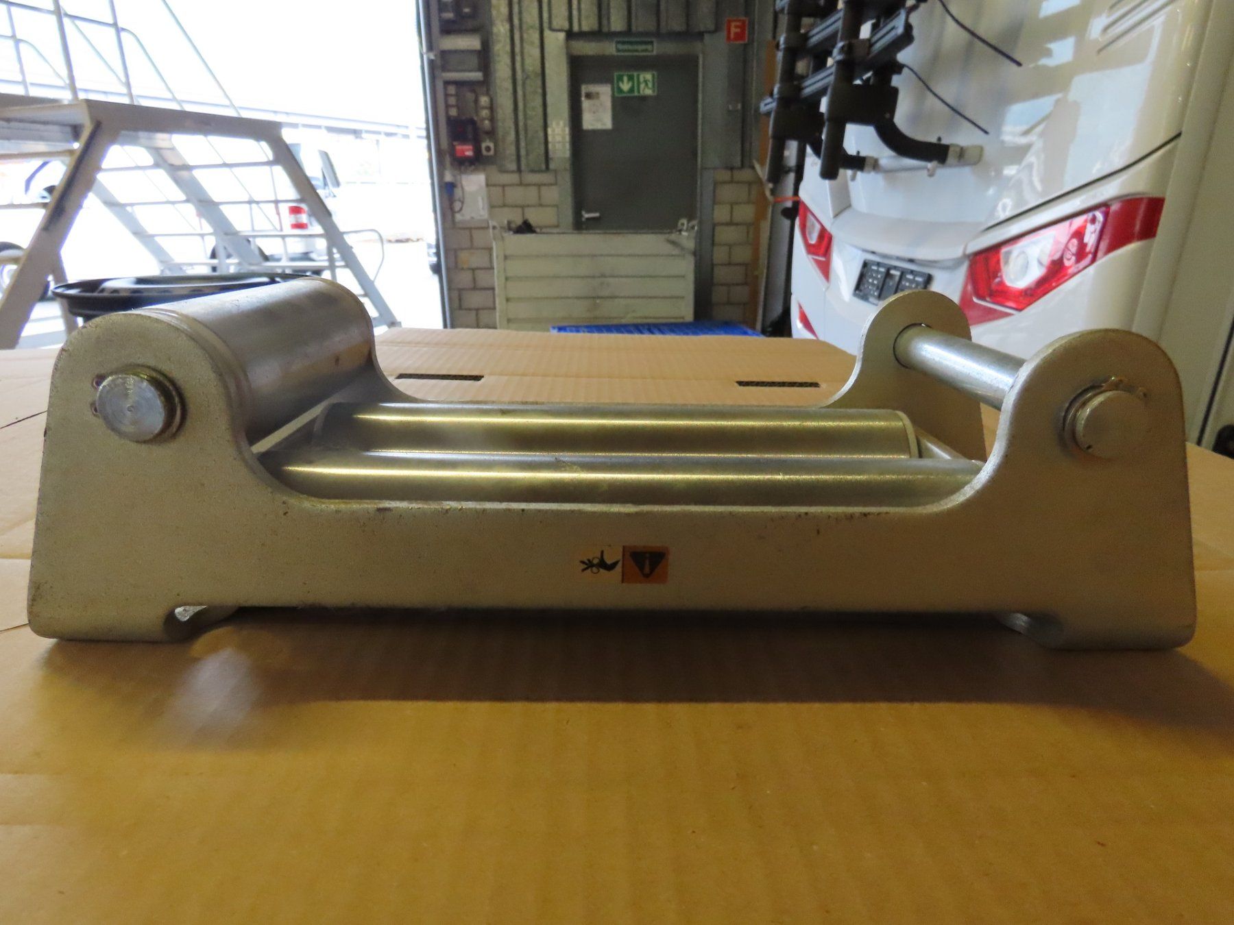Altro per stoccaggio & trasporto: Rollenfenster für Seilwinde – Usato da Alpnach-Dorf venduto da Hess-Automobile 1