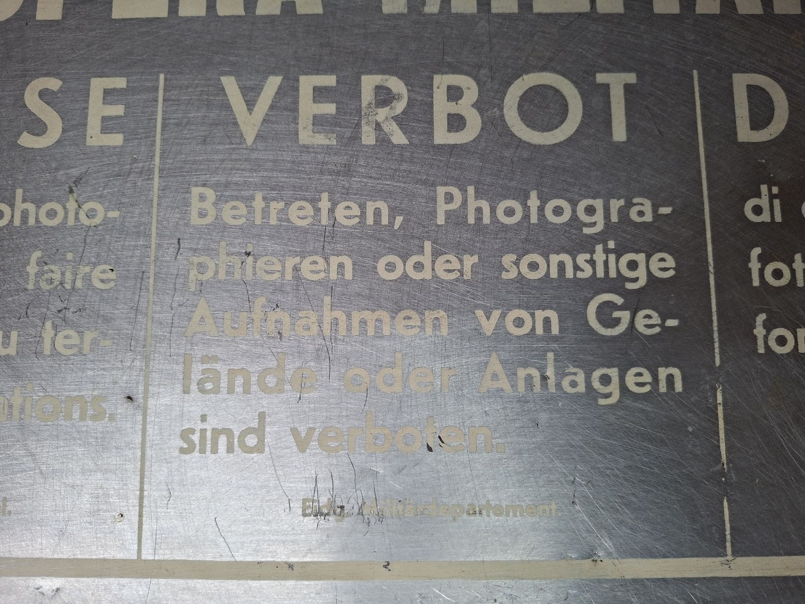 Schweizer Armee Insegne: Schweizer Armee Militär Aluminium Schild  – Usato da Schwanden Sigrisw venduto da cadieux71 2