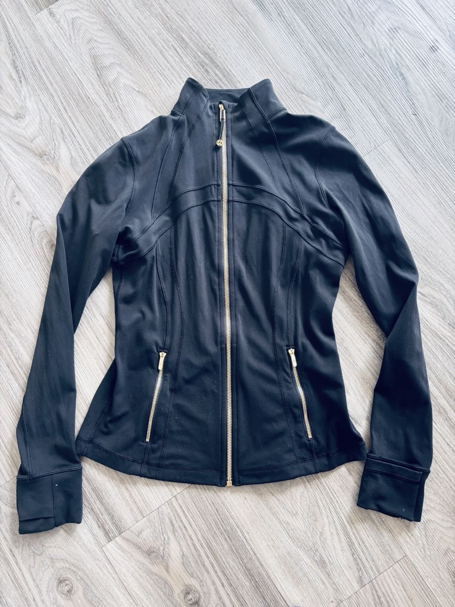 Lululemon Giacche: Lululemon Define Schwarz mit gold Zipper Gr 8 – Usato da Gossau SG venduto da Swisslady25