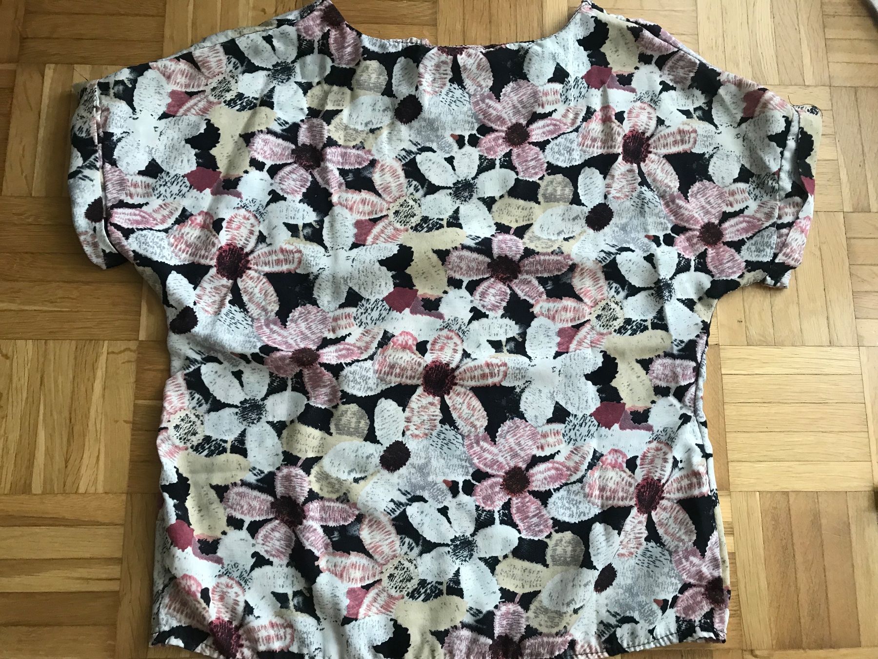 Top: Bluse / Top mit Blumenmuster ca Grösse M - Porto 1.40 – Usato da Emmenbrücke venduto da Hathor123 1