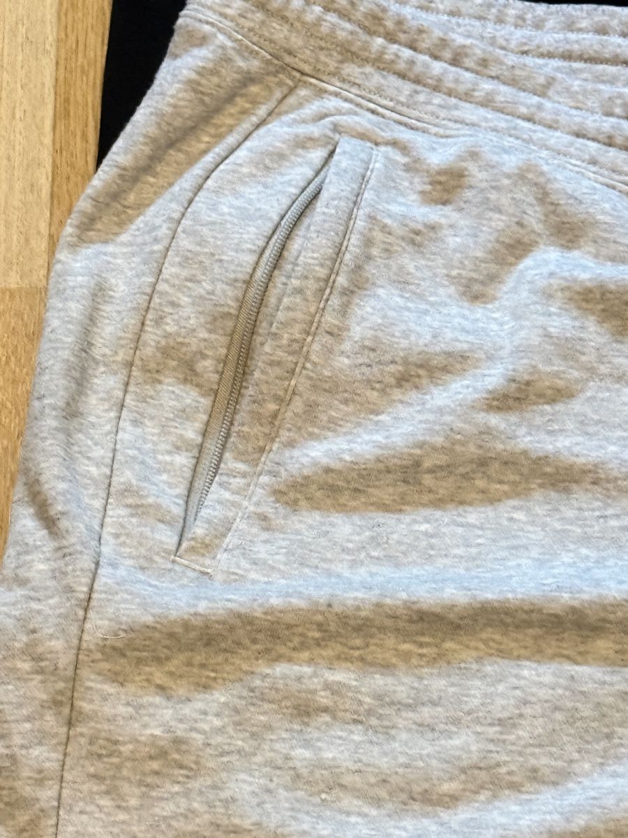 H&M Pantalons: 4x Sweatshorts Regular Fit – D'occasion à Allschwil par Collector.Shop.Swizz 2