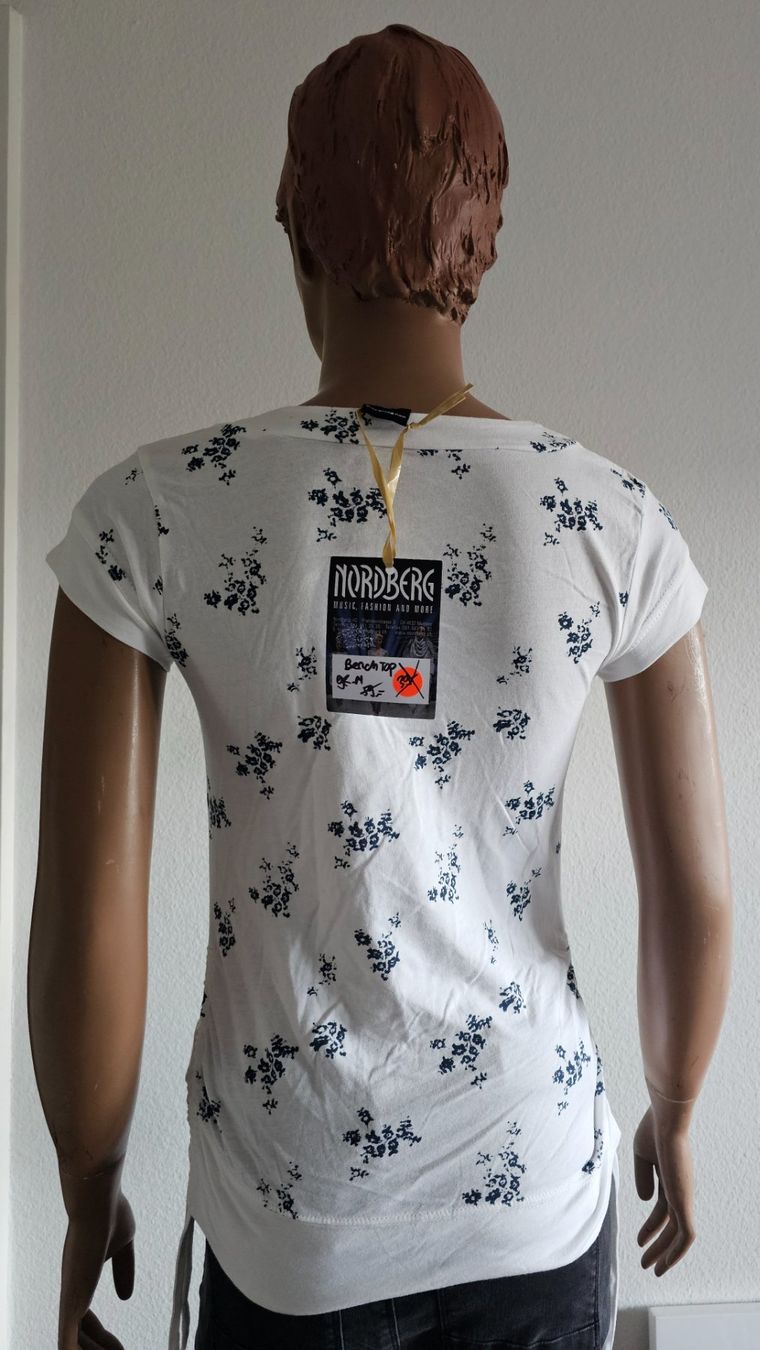 Bench T-shirt: Neues Bench Top mit Blumenmuster Gr. M, Sommer – Nuovo e nell'imballaggio originale da Basel venduto da Mazzo84 2