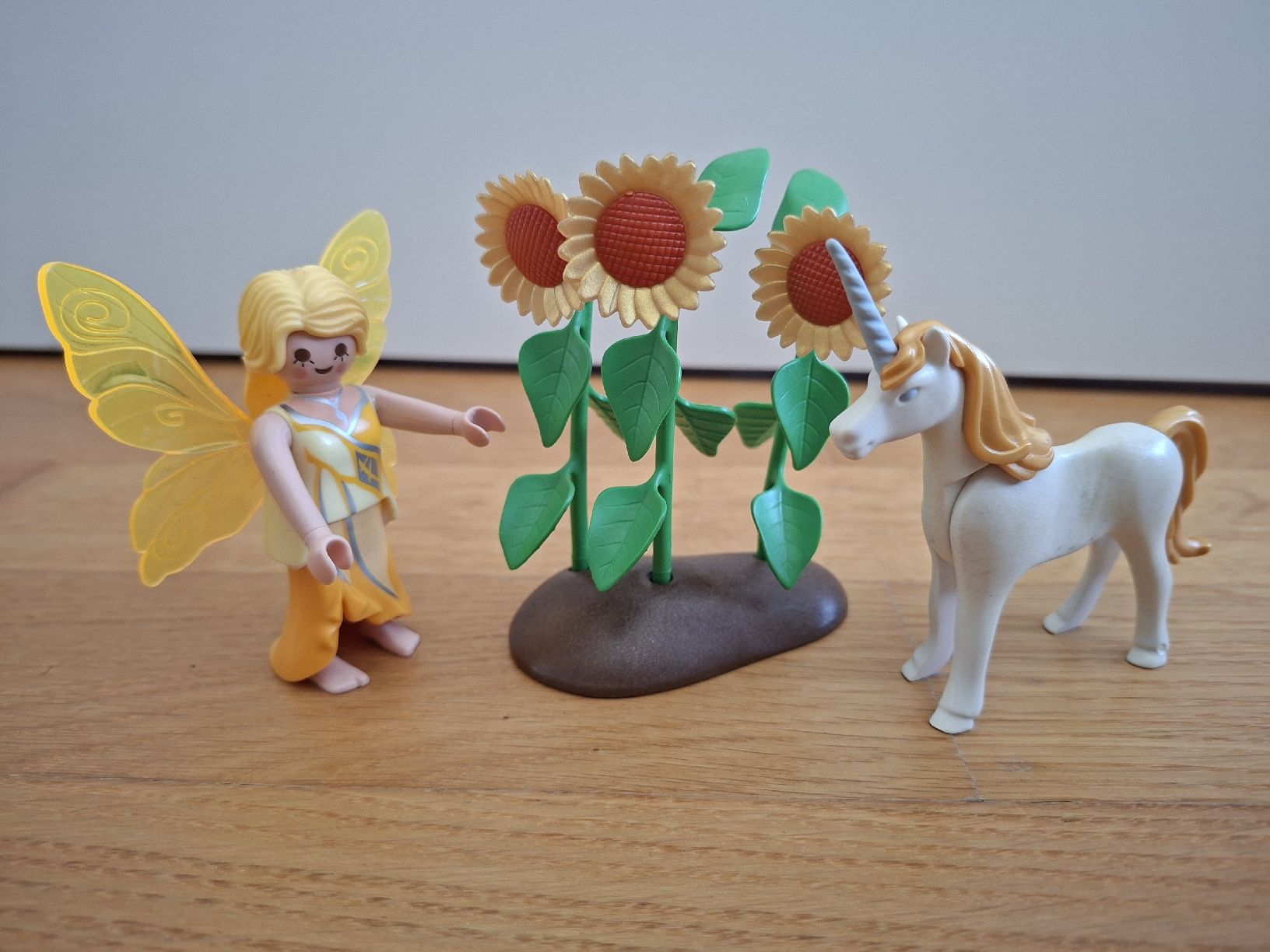 Playmobil Giocattoli: PLAYMOBIL Fee mit Einhorn und Sonnemblumen – Usato da Balterswil venduto da Steineparadies 3