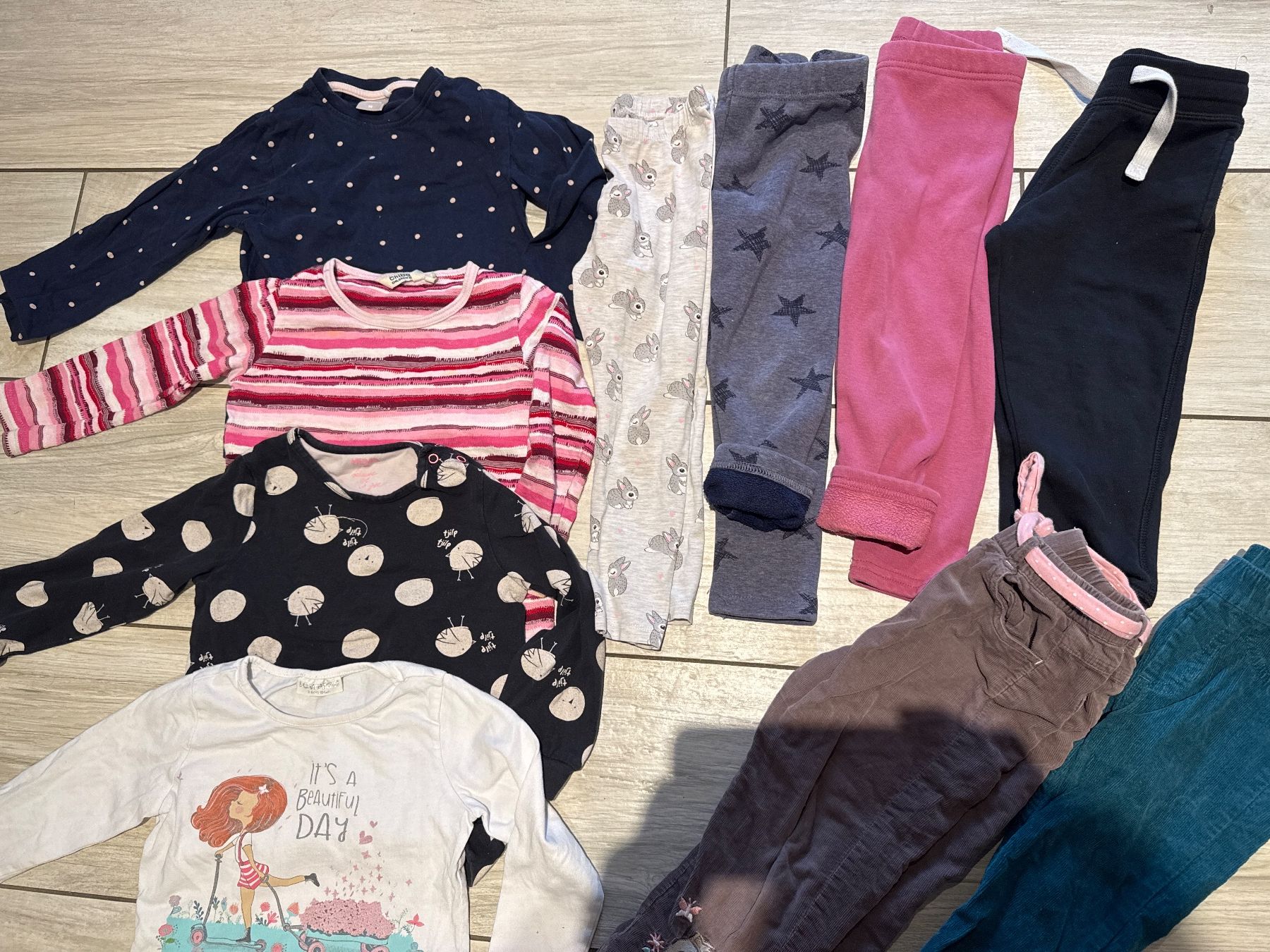 Kleiderpakete & -sets: Winter Set Mädchen 98, 13 teilig – Gebraucht aus Gelterkinden von Familienferien 1