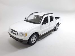 1:25 Ford Explorer Sport-Trac Maisto