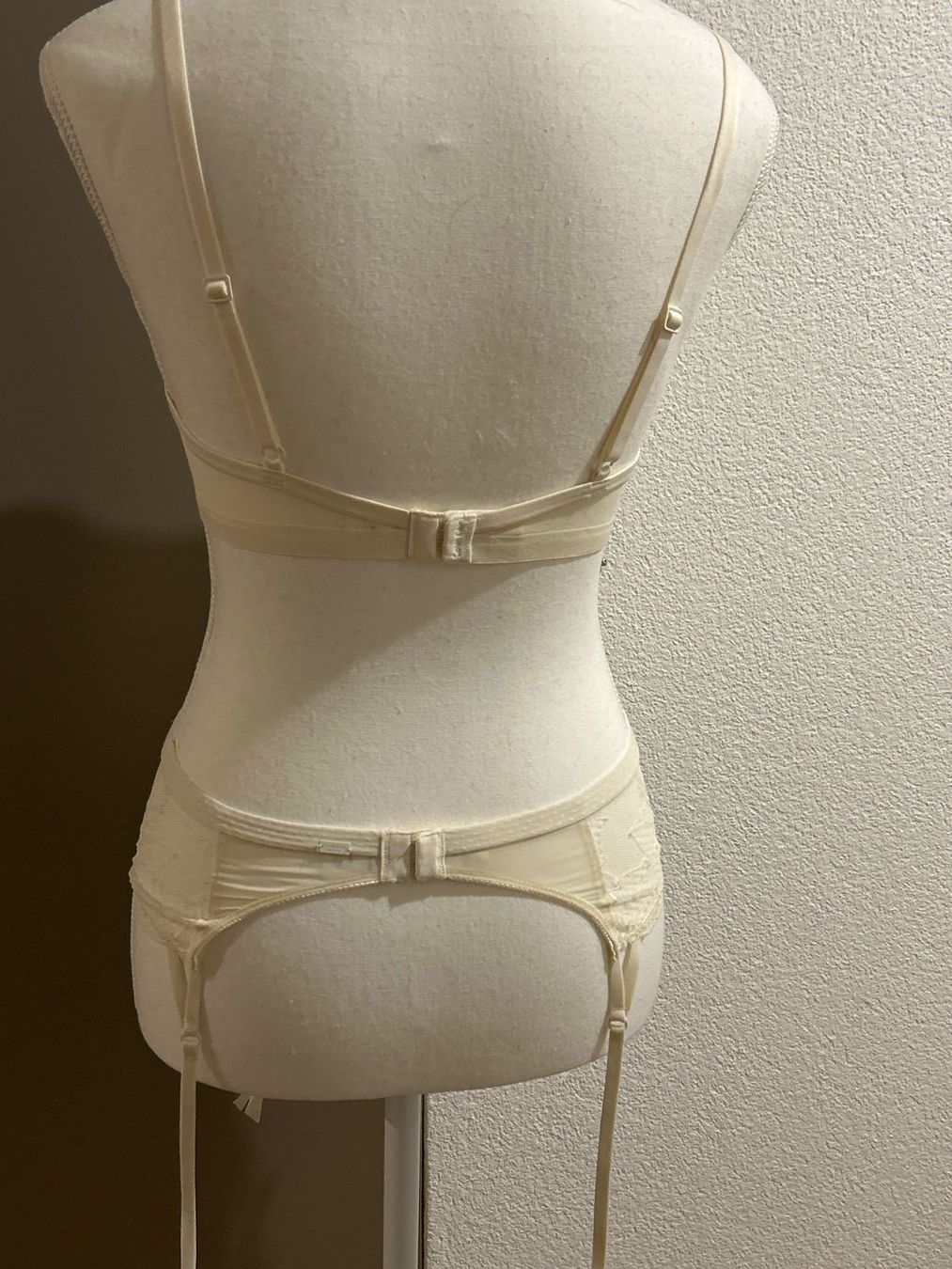 Calvin Klein Altra biancheria intima: Calvin Klein Dessous Set Creme Gr. 75 B / M – Usato da Brunnen venduto da Nala2929 4