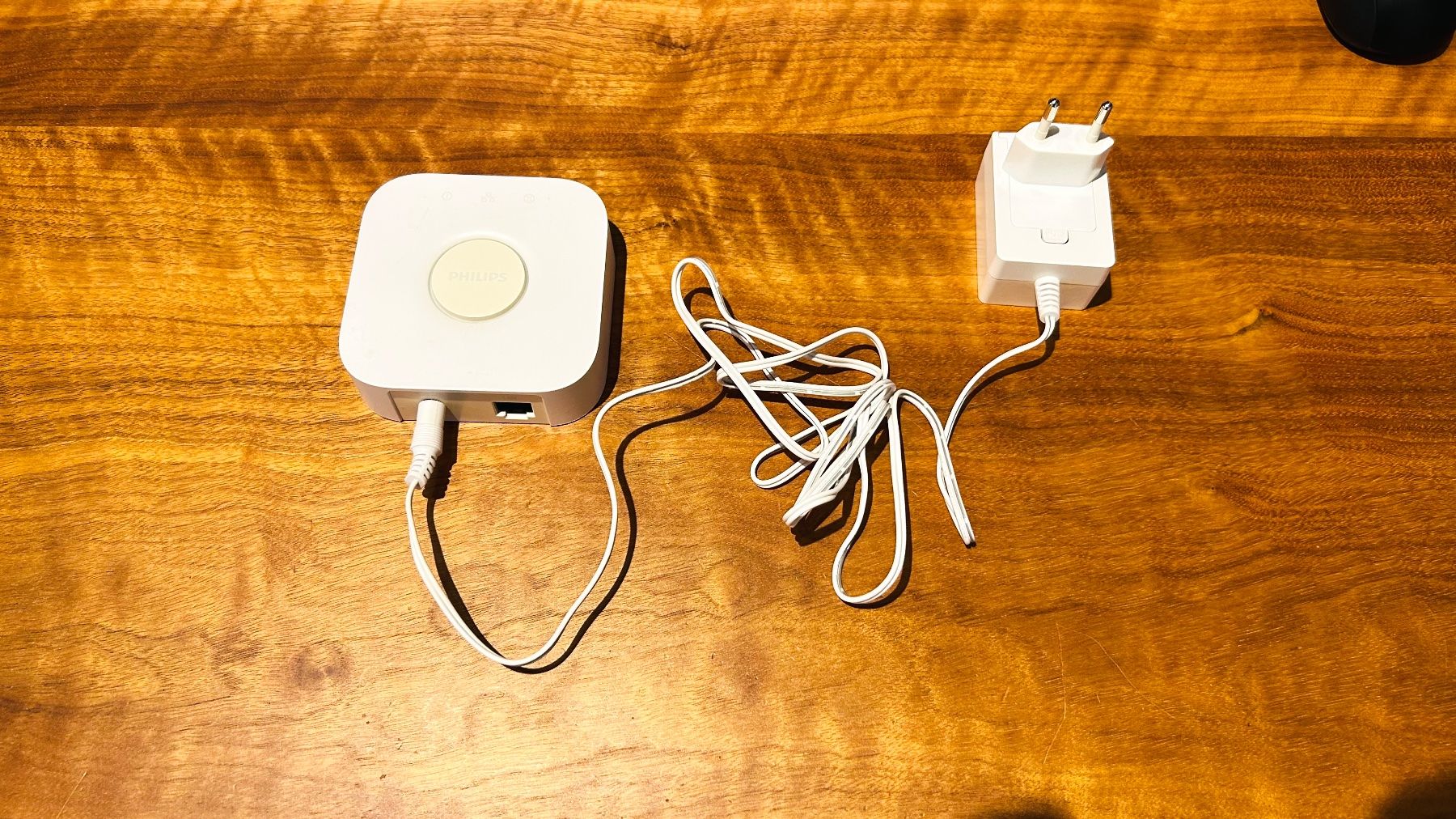 Philips Hub & Switch: Philips Hue Bridge inklusive Netzteil – Usato da Winterthur venduto da CocoTheCat