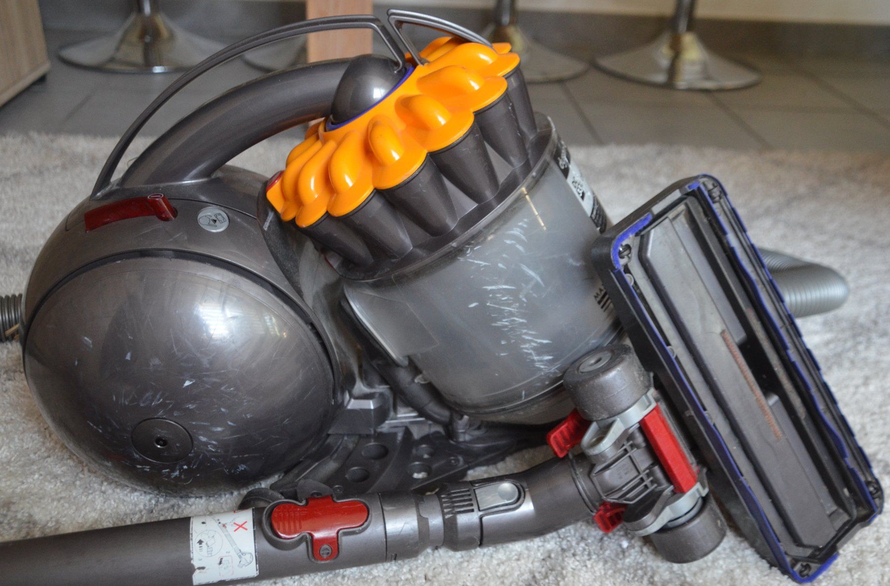 Dyson Staubsauger & Zubehör: Dyson DC33 Staubsauger aspirateur – Gebraucht aus Collonges von arashee 2