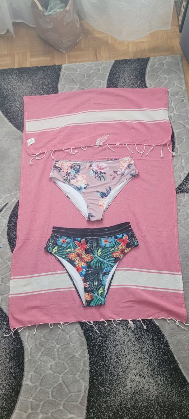 Maillots de bain & Bikinis: Serviette en coton& 2 Bas de bikini taille 3XL/Neuf – Neuf (Voir description) à Vevey par x_y_f