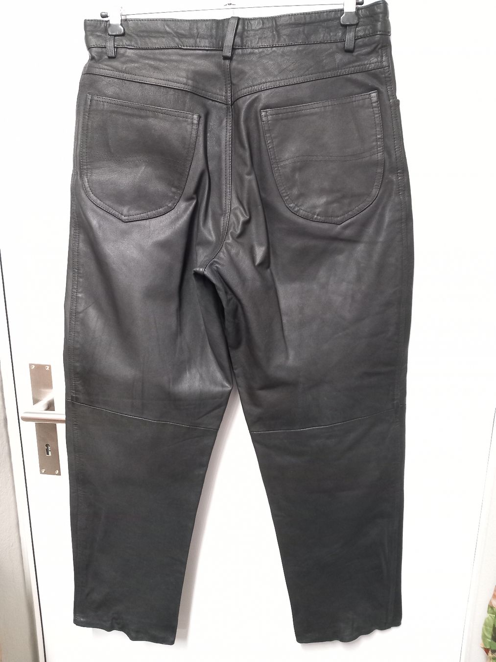 Hosen: Lederhose ca Gr.38 (IT 44) schwarz, Echtleder – Gebraucht aus Gwatt (Thun) von umwelt-brocki 1