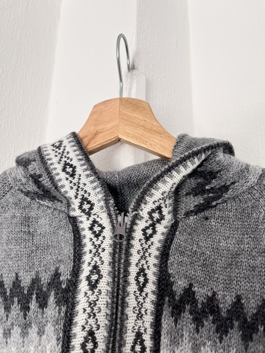 Pullover & Sweatshirts: Knitted Hoodie grey alpaca pattern size M good condition – Gebraucht aus Lausanne von Danash 3
