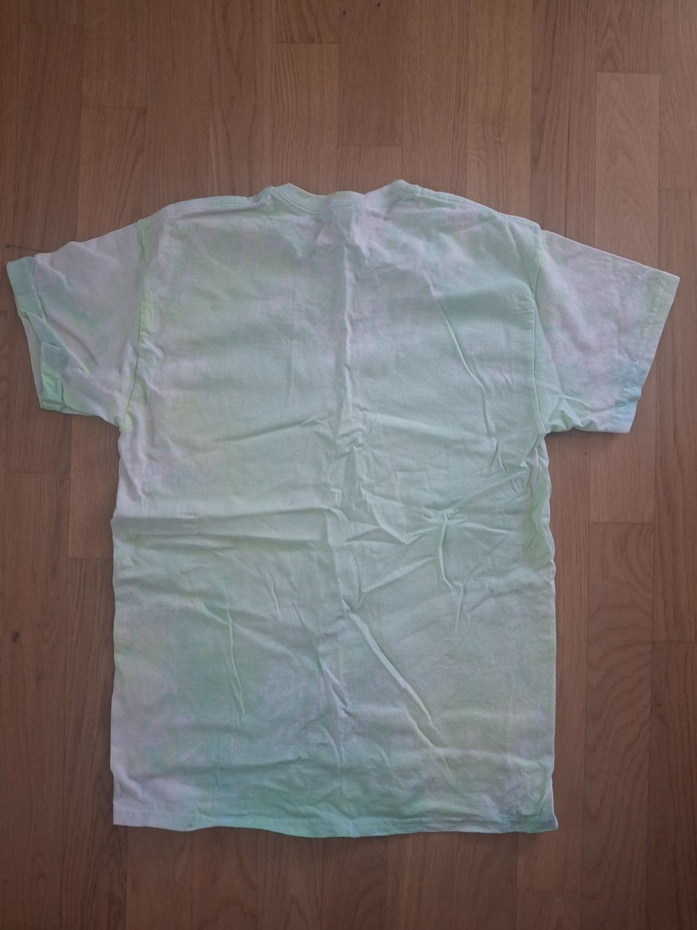 T-shirt: Batik T-Shirt – Usato da Luzern venduto da gab_726g 1