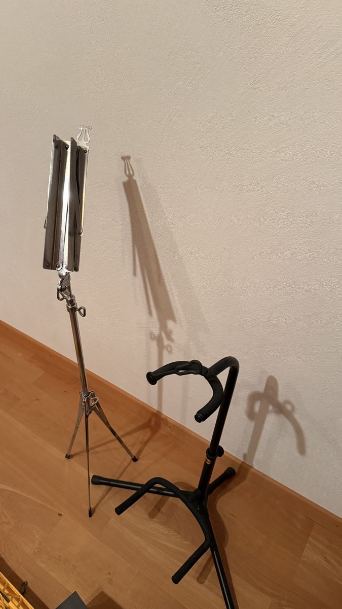 Supporti per strumenti musicali & leggii: Notenständer + Gitarrenständer – Usato da Emmenbrücke venduto da aristella