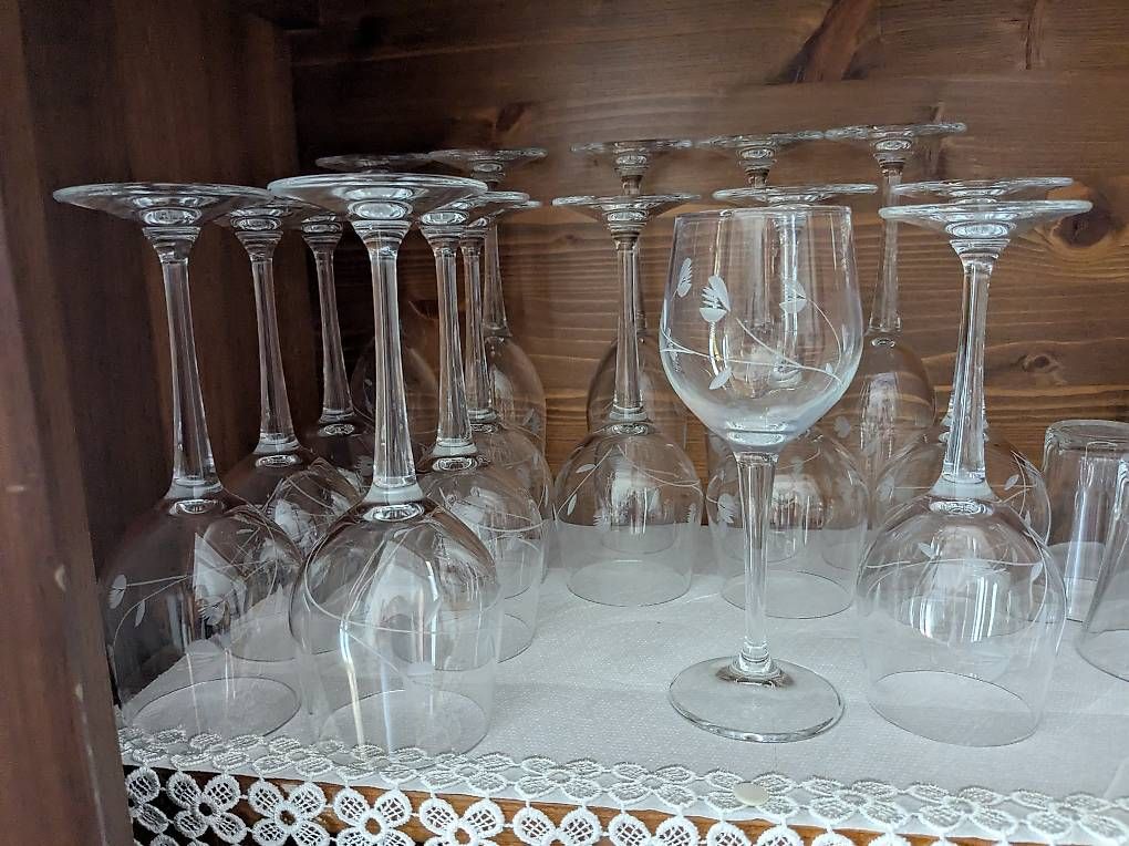 Caraffe: Set calici e caraffa in vetro decorato – Usato da Ligornetto venduto da PoGabriella