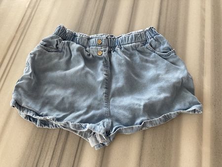 Kurze Hose hellblau Gr.110/116🦋