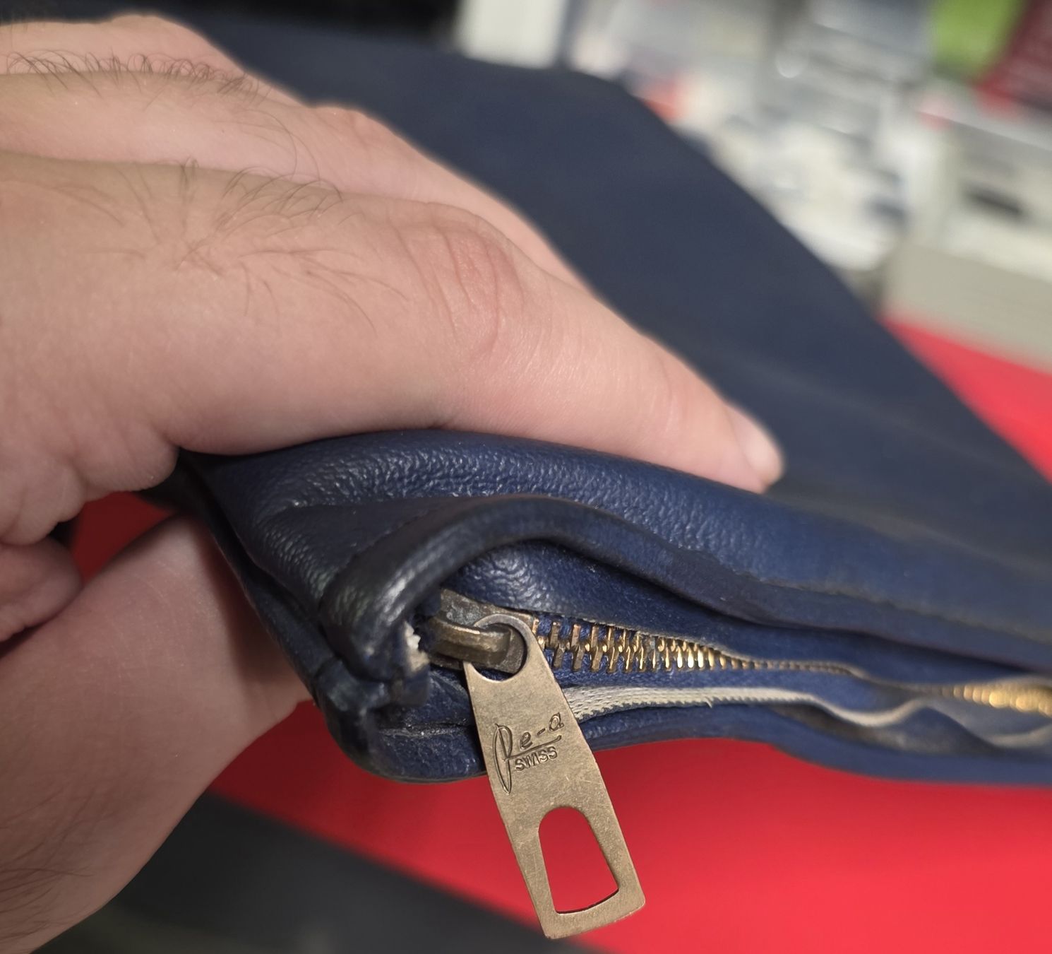 Automobili: Notfall Apotheke Ledertasche für Oldtimer Autos – Usato da Reinach BL venduto da _MasterK_ 3