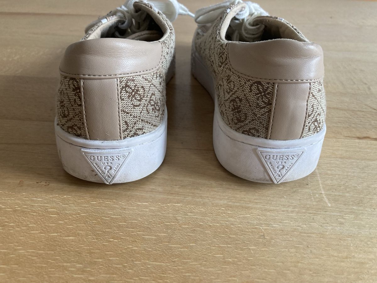Scarpe da donna: Guess Sneaker Grösse 37/38 – Usato da Rickenbach ZH venduto da Vanijo 1