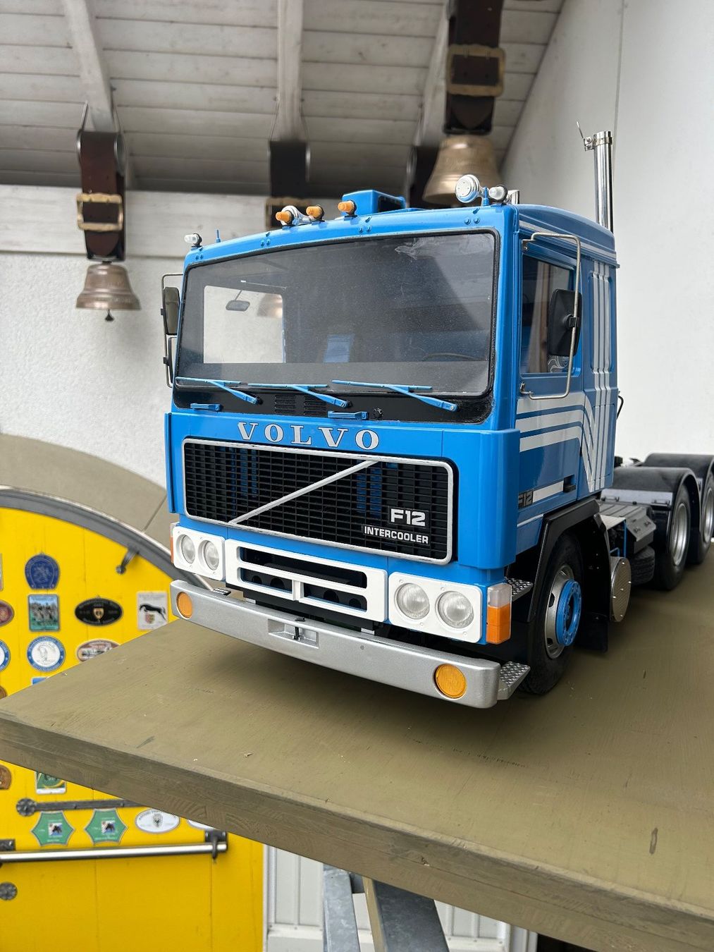 Pocher Modellini d'auto: Volvo F12 1:8 Pocher – Usato da Reinach AG venduto da Gmc352 3